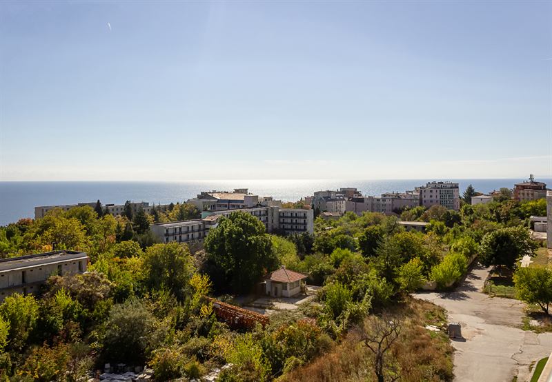 Green Kabakum neighborhood overlooking the Black Sea